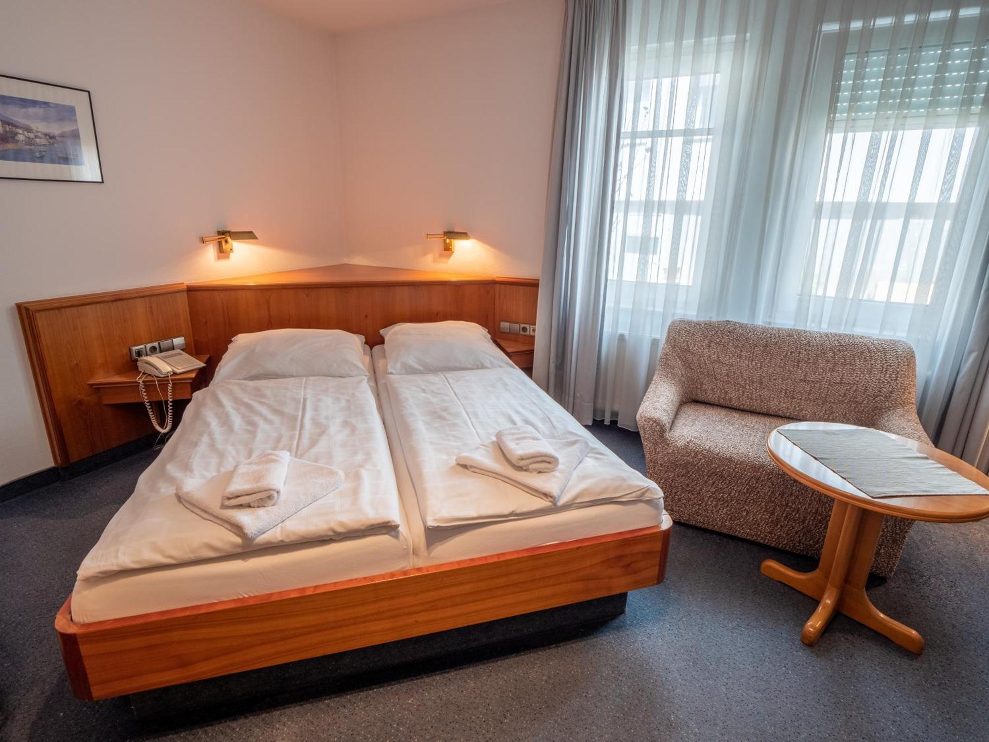 Hotel Pflum Mit Gaestehaus Nuertingen Quarto foto